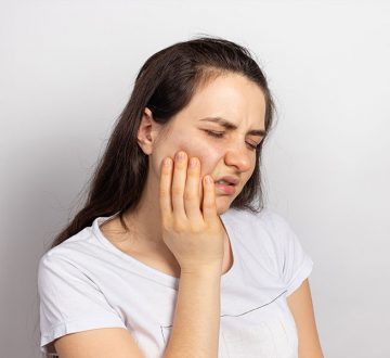 What to Do with a Cracked Tooth: Emergency Care Guide